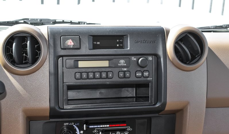 
								TOYOTA LC78 PETROL 4.0 – BASIC – MT – 2025 – WHITE INSIDE BEIGE – E full									
