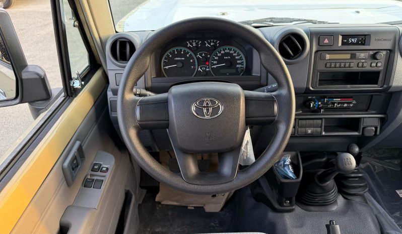 
								TOYOTA LC78 PETROL 4.0 – BASIC – MT – PW – 2025 MODEL  – BEIGE INSIDE GREY  full									