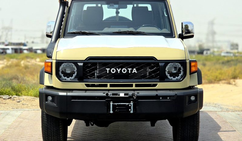
								TOYOTA LC79 PETROL DOUBLE CABIN 4.0 – FULL OPTIONS – AT – 2025 – BEIGE – OMANI full									