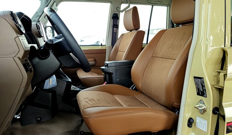 
								TOYOTA LC79 PETROL DOUBLE CABIN 4.0 – FULL OPTIONS – AT – 2025 – BEIGE – OMANI full									