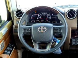 
										TOYOTA LC79 PETROL DOUBLE CABIN 4.0 – FULL OPTIONS – AT – 2025 – BEIGE – OMANI full									