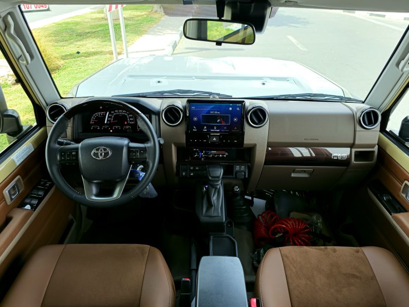 TOYOTA LC79 PETROL DOUBLE CABIN 4.0 – FULL OPTIONS – AT – 2025 – BEIGE – OMANI