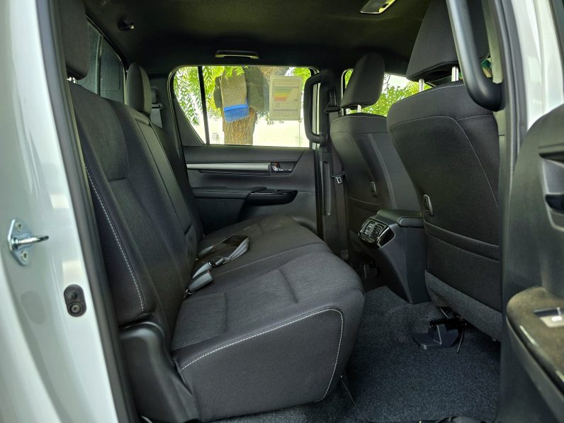 HILUX ADVENTURE PETROL 4.0L – FULL WITH COMPRESSOR – WHITE INSIDE BLACK – OMANI