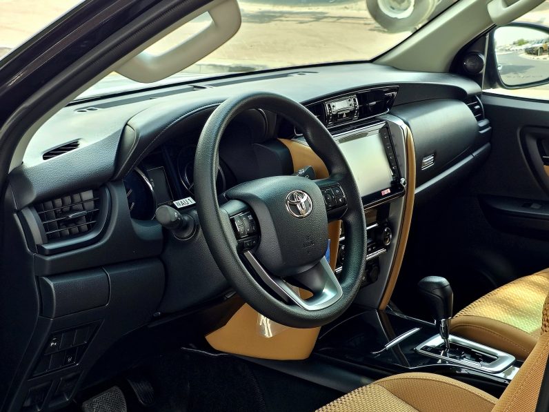 TOYOTA FORTUNER 2.7 – G A/T – DIGITAL A.C – BLACK INSIDE TAN – 2025 MODEL – OMANI