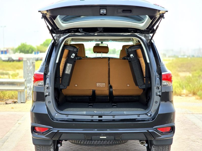 TOYOTA FORTUNER 2.7 – G A/T – DIGITAL A.C – BLACK INSIDE TAN – 2025 MODEL – OMANI