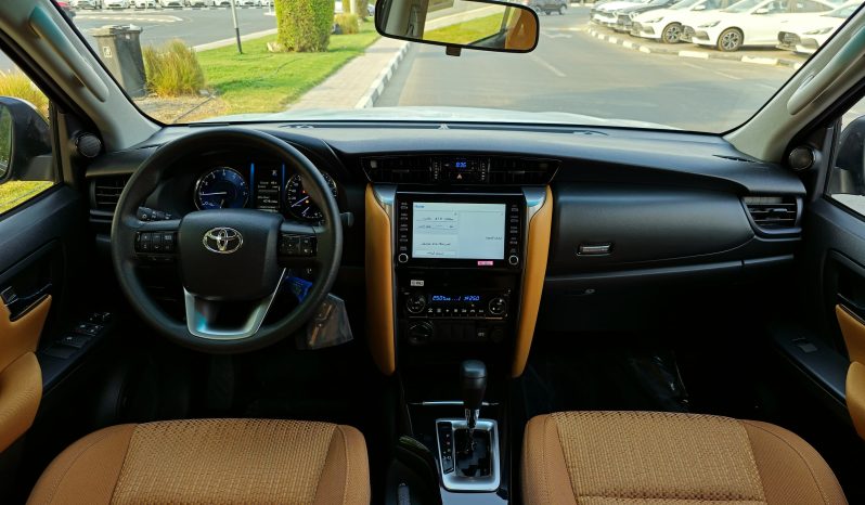 
								TOYOTA FORTUNER 2.7 – G A/T – DIGITAL A.C – BLACK INSIDE TAN – 2025 MODEL – OMANI full									