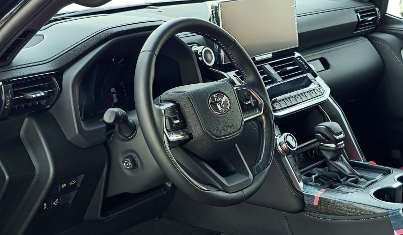 
								TOYOTA LC300 PETROL 3.5L VXR – Z – RADAR – FULLY LOADED – 2025 MODEL – BLACK INSIDE BLACK/RED – OMANI full									