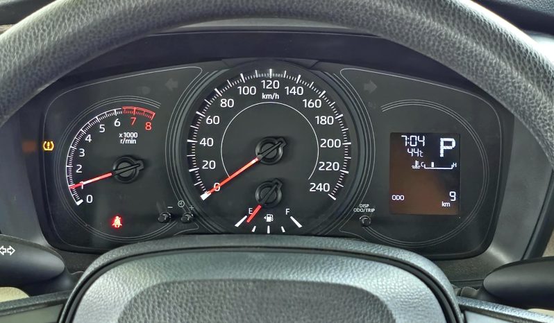 
								TOYOTA COROLLA 1.6L XLI – BASIC – 2025 MODEL – BLACK INSIDE BEIGE – OMANI full									