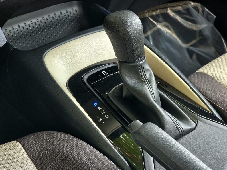 TOYOTA COROLLA 1.6L XLI – BASIC – 2025 MODEL – BLACK INSIDE BEIGE – OMANI