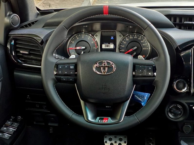 TOYOTA HILUX GR -S PETROL 4.0 – DIGITAL MIRROR – FULL OPTIONS – 2025 MODEL – BLACK INSIDE BLACK – OMANI