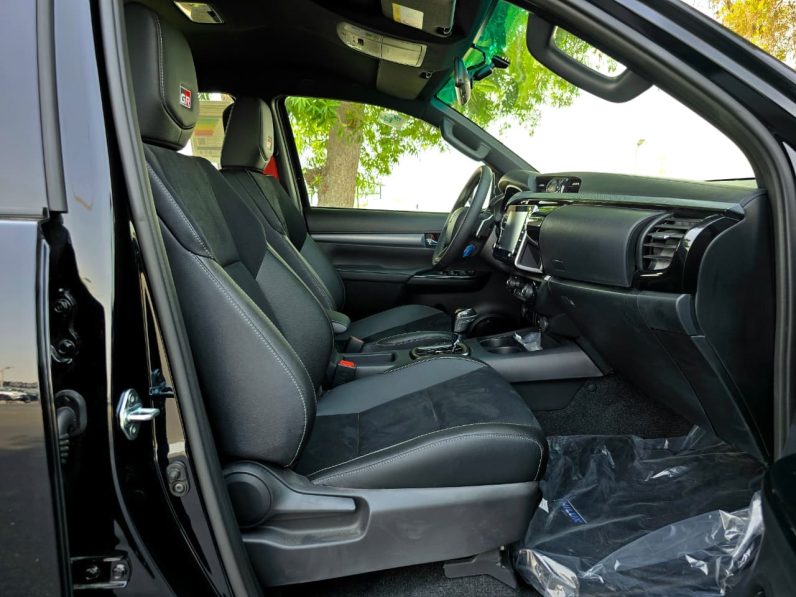 TOYOTA HILUX GR -S PETROL 4.0 – DIGITAL MIRROR – FULL OPTIONS – 2025 MODEL – BLACK INSIDE BLACK – OMANI