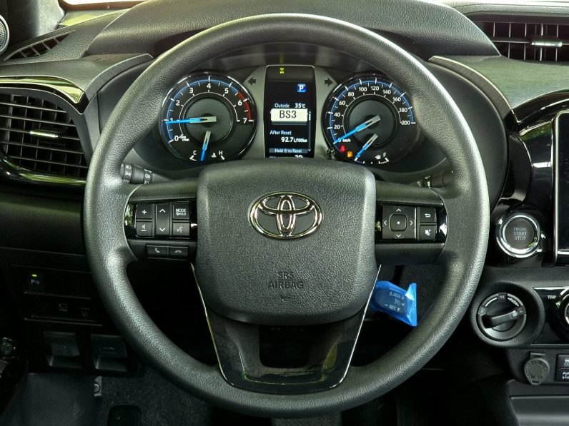 HILUX ADVENTURE PETROL 4.0L – FULL – 2025 MODEL  – BLACK INSIDE BLACK – YEMEN SPECS