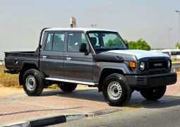 LC79 DC PETROL 4.0 AT – DIFF LOCK – STD – 2025 MODEL – GRAY INSIDE GRAY – OMANI