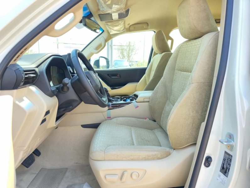 TOYOTA LC300 GXR – G – 3.5L – WITHOUT SUNROOF – 18 ALLOY WHEELS – DRIVER POWER SEAT – 2025 MODEL – WHITE INSIDE BEIGE – OMANI