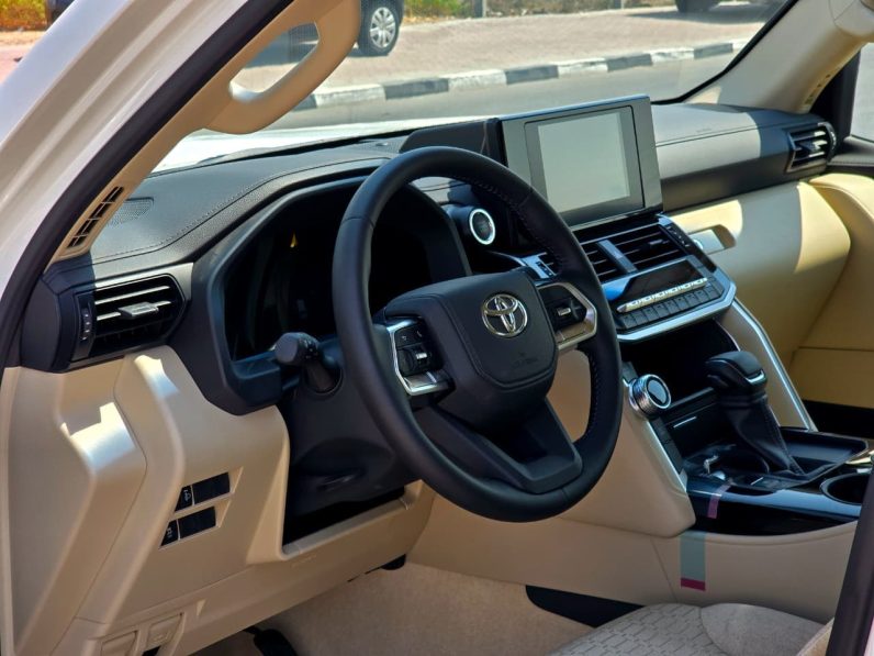 TOYOTA LC300 GXR – G – 3.5L – WITHOUT SUNROOF – 18 ALLOY WHEELS – DRIVER POWER SEAT – 2025 MODEL – WHITE INSIDE BEIGE – OMANI