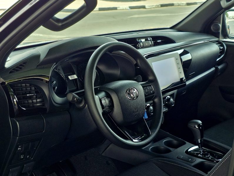 HILUX ADVENTURE PETROL 4.0L – FULL – 2025 MODEL  – BLACK INSIDE BLACK – YEMEN SPECS