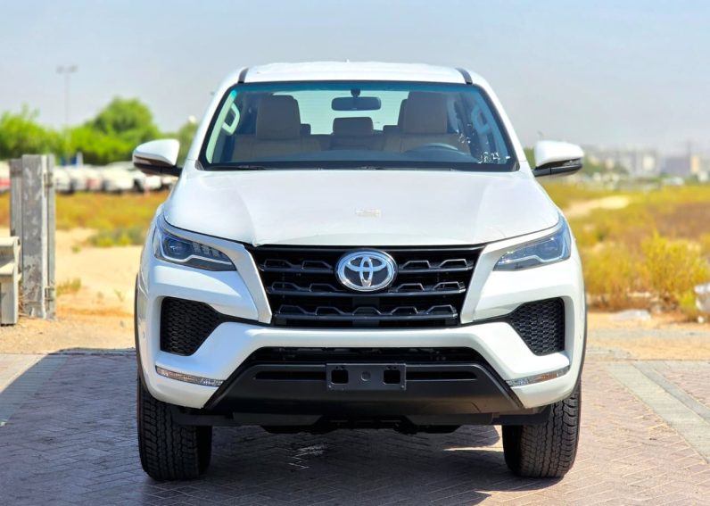 TOYOTA FORTUNER PETROL 2.7 – MANUAL A.C – ALLOY WHEELS – 2025 MODEL – WHITE INSIDE BROWN – YEMEN SPECS