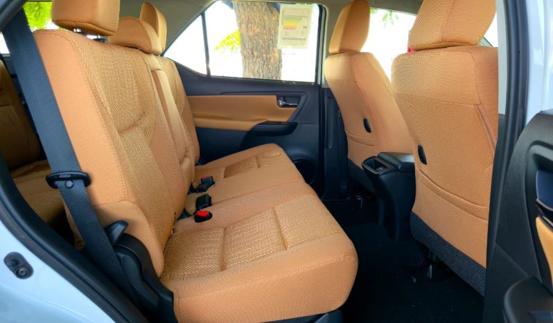 
								TOYOTA FORTUNER PETROL 2.7 – MANUAL A.C – ALLOY WHEELS – 2025 MODEL – WHITE INSIDE BROWN – YEMEN SPECS full									