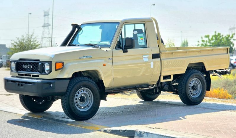 
								TOYOTA LC79 SINGLE CABIN PETROL 4.0 – A/T – STD – E – DIFF LOCK – 2025 MODEL – BEIGE INSIDE BEIGE – OMANI full									