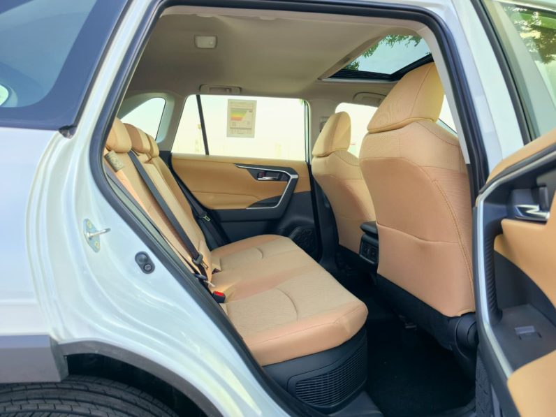 TOYOTA RAV4 2.5 HYBRID – XLE – G – MID OPTIONS – 2025 MODEL – WHITE INSIDE BEIGE – GCC SPECS