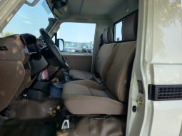 
										_TOYOTA LC79 SINGLE CABIN DIESEL 2.8 MT – STD – E – MODEL 2025 – WHITE INSIDE BEIGE – GCC SPECS full									