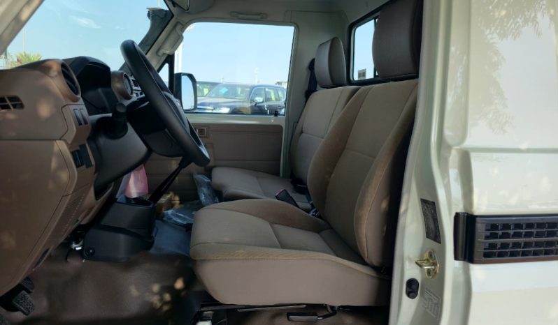 
								_TOYOTA LC79 SINGLE CABIN DIESEL 2.8 MT – STD – E – MODEL 2025 – WHITE INSIDE BEIGE – GCC SPECS full									