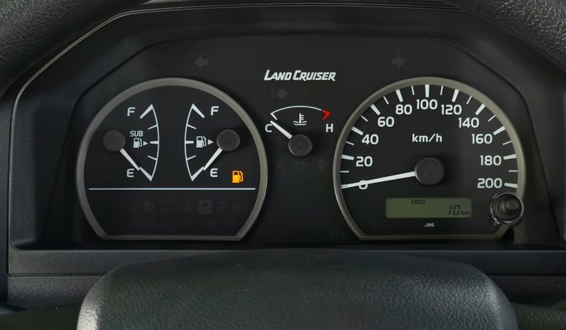 
								_TOYOTA LC79 SINGLE CABIN DIESEL 2.8 MT – STD – E – MODEL 2025 – WHITE INSIDE BEIGE – GCC SPECS full									