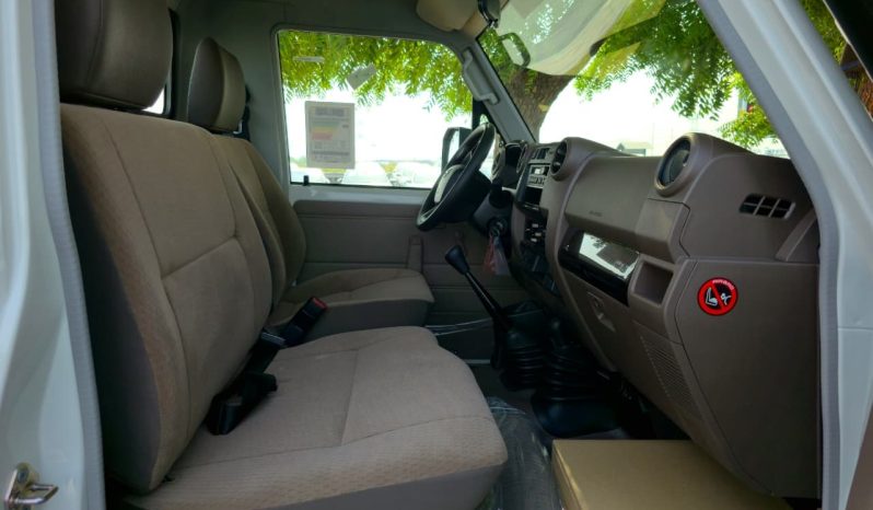 
								_TOYOTA LC79 SINGLE CABIN DIESEL 2.8 MT – STD – E – MODEL 2025 – WHITE INSIDE BEIGE – GCC SPECS full									