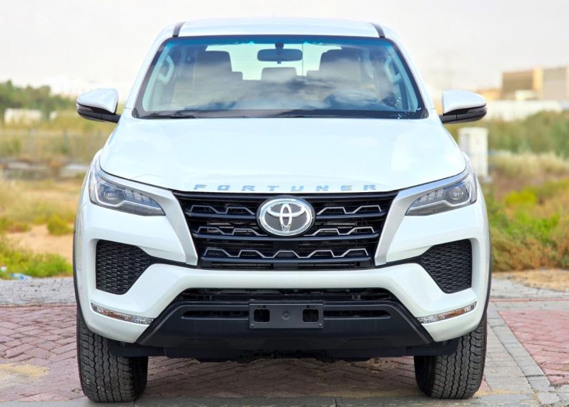 TOYOTA FORTUNER 2.4 DIESEL – STANDARD OPTIONS – 2025 MODEL – WHITE INSIDE BROWN – GCC SPECS