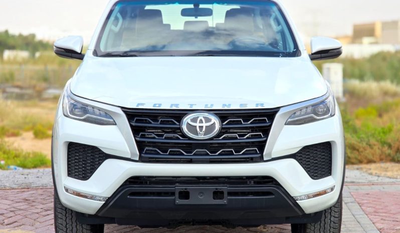 
								TOYOTA FORTUNER 2.4 DIESEL – STANDARD OPTIONS – 2025 MODEL – WHITE INSIDE BROWN – GCC SPECS full									