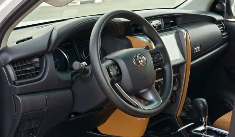 
								TOYOTA FORTUNER 2.4 DIESEL – STANDARD OPTIONS – 2025 MODEL – WHITE INSIDE BROWN – GCC SPECS full									