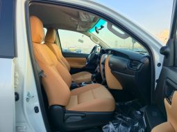
										TOYOTA FORTUNER 2.4 DIESEL – STANDARD OPTIONS – 2025 MODEL – WHITE INSIDE BROWN – GCC SPECS full									