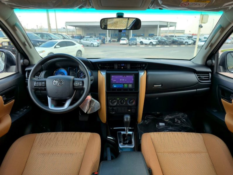 TOYOTA FORTUNER 2.4 DIESEL – STANDARD OPTIONS – 2025 MODEL – WHITE INSIDE BROWN – GCC SPECS