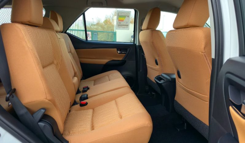
								TOYOTA FORTUNER 2.4 DIESEL – STANDARD OPTIONS – 2025 MODEL – WHITE INSIDE BROWN – GCC SPECS full									