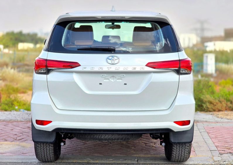 TOYOTA FORTUNER 2.4 DIESEL – STANDARD OPTIONS – 2025 MODEL – WHITE INSIDE BROWN – GCC SPECS