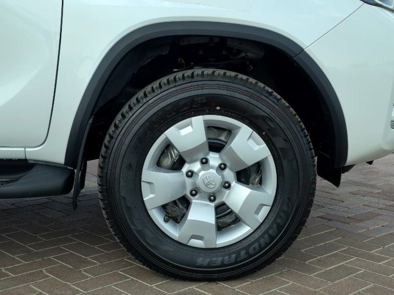 TOYOTA FORTUNER 2.4 DIESEL – STANDARD OPTIONS – 2025 MODEL – WHITE INSIDE BROWN – GCC SPECS