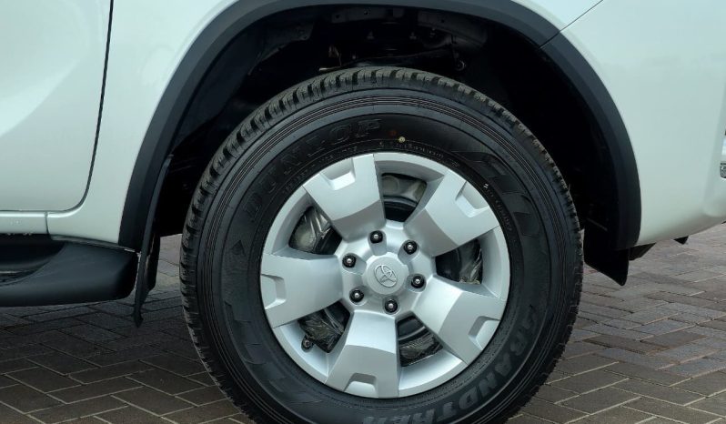 
								TOYOTA FORTUNER 2.4 DIESEL – STANDARD OPTIONS – 2025 MODEL – WHITE INSIDE BROWN – GCC SPECS full									