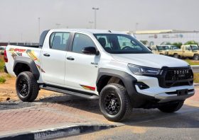 TOYOTA HILUX GR -S PETROL 4.0 – DIGITAL MIRROR – FULL OPTIONS – 2025 MODEL – WHITE INSIDE BLACK – GCC SPECS
