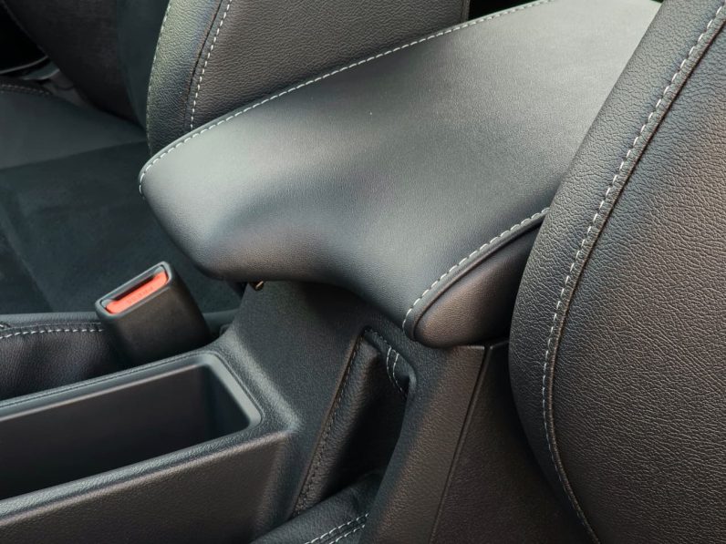 TOYOTA HILUX GR -S PETROL 4.0 – DIGITAL MIRROR – FULL OPTIONS – 2025 MODEL – WHITE INSIDE BLACK – GCC SPECS