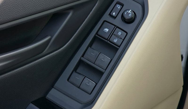 
								TOYOTA LC300 4.0L PETROL – GXR MID – SUNROOF – 18” A/W – 2025 MODEL – WHITE INSIDE BEIGE full									