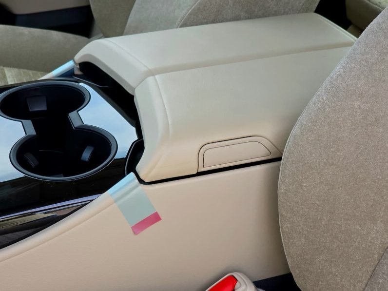 TOYOTA LC300 4.0L PETROL – GXR MID – SUNROOF – 18” A/W – 2025 MODEL – WHITE INSIDE BEIGE