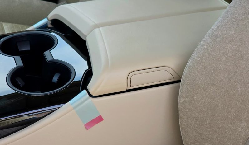 
								TOYOTA LC300 4.0L PETROL – GXR MID – SUNROOF – 18” A/W – 2025 MODEL – WHITE INSIDE BEIGE full									