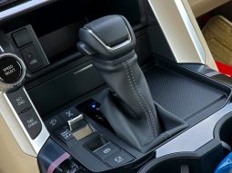 
										TOYOTA LC300 4.0L PETROL – GXR MID – SUNROOF – 18” A/W – 2025 MODEL – WHITE INSIDE BEIGE full									