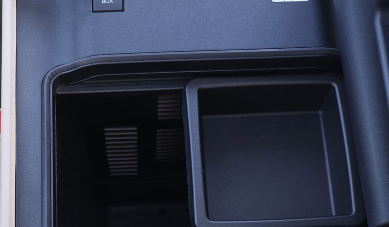 
								TOYOTA LC300 4.0L PETROL – GXR MID – SUNROOF – 18” A/W – 2025 MODEL – WHITE INSIDE BEIGE full									