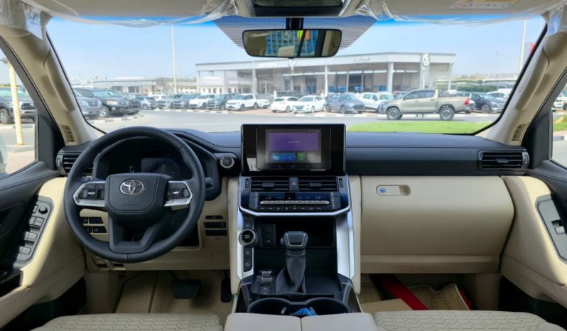
								TOYOTA LC300 4.0L PETROL – GXR MID – SUNROOF – 18” A/W – 2025 MODEL – WHITE INSIDE BEIGE full									