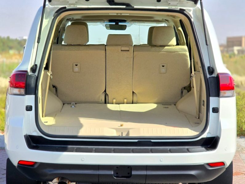 TOYOTA LC300 4.0L PETROL – GXR MID – SUNROOF – 18” A/W – 2025 MODEL – WHITE INSIDE BEIGE