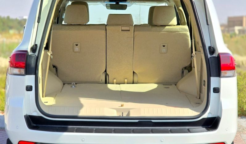 
								TOYOTA LC300 4.0L PETROL – GXR MID – SUNROOF – 18” A/W – 2025 MODEL – WHITE INSIDE BEIGE full									