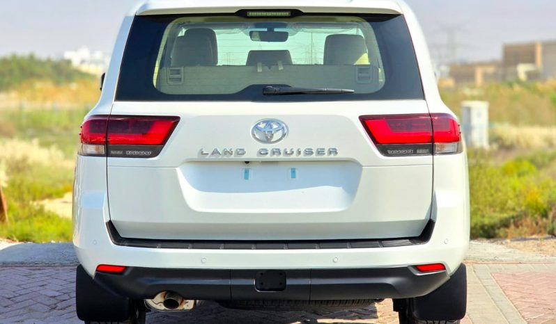 
								TOYOTA LC300 4.0L PETROL – GXR MID – SUNROOF – 18” A/W – 2025 MODEL – WHITE INSIDE BEIGE full									