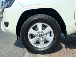 
										TOYOTA LC300 4.0L PETROL – GXR MID – SUNROOF – 18” A/W – 2025 MODEL – WHITE INSIDE BEIGE full									