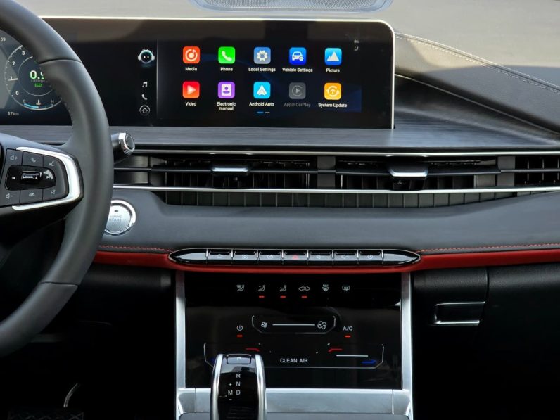 TIGGO 4 PRO – 1.5L – LUXURY SPECS – GCC – 2026 MODEL – SILVER INSIDE BLACK/RED – GCC SPECS